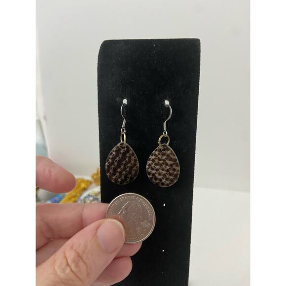 shell teardrop earrings - Picture 2 of 5